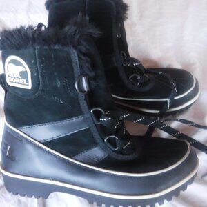 Sorel womens Black winter Boots size 6
